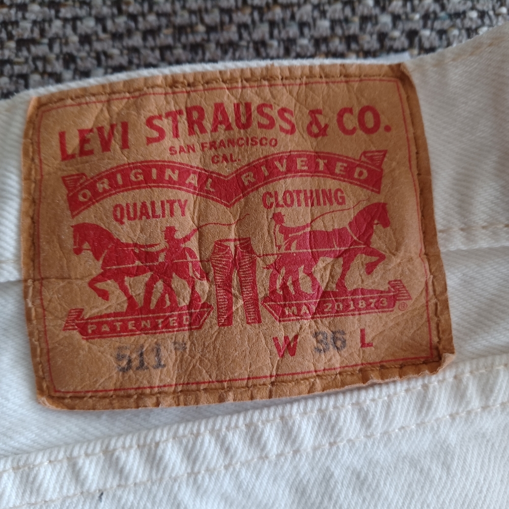 LEVIS - Picture 3 of 6